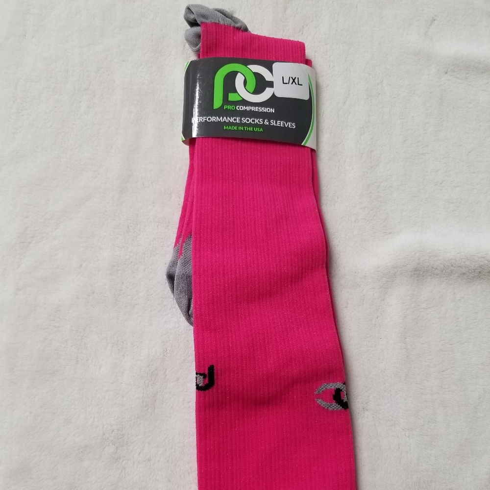 Pro Compression Performance Fuchsia Socks NWT.